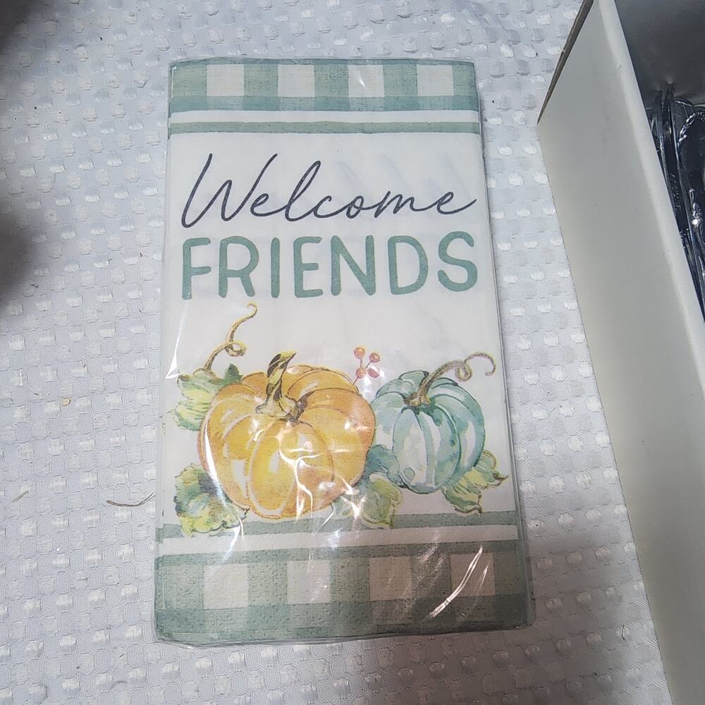 AMSCAN NWT 16 count WELCOME FRIENDS GUEST TOWELS